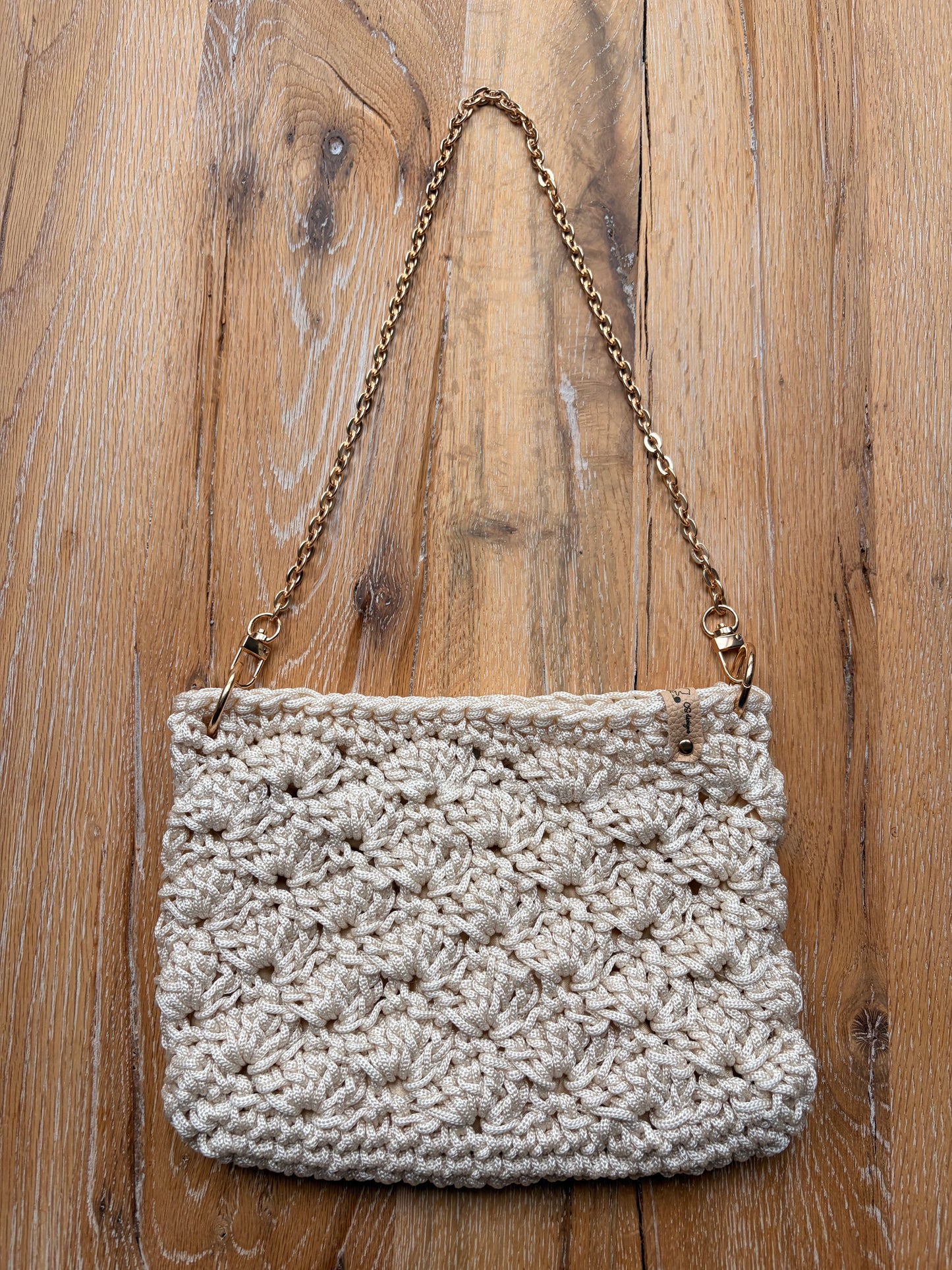 Handtasche (Shell Bag – Handcrafted Elegance)