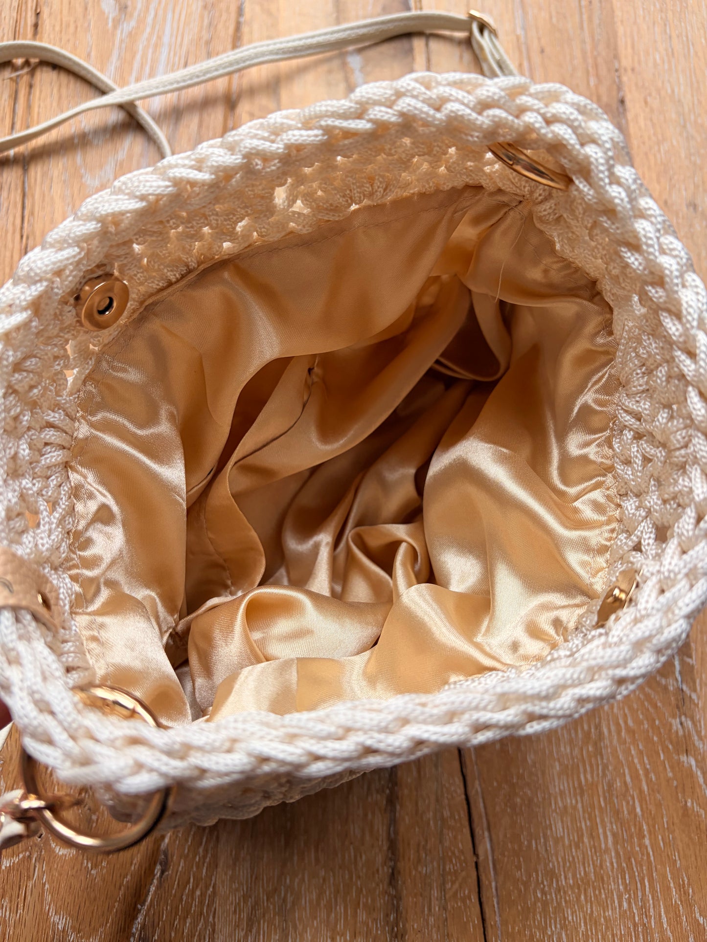 Handtasche (Shell Bag – Handcrafted Elegance)