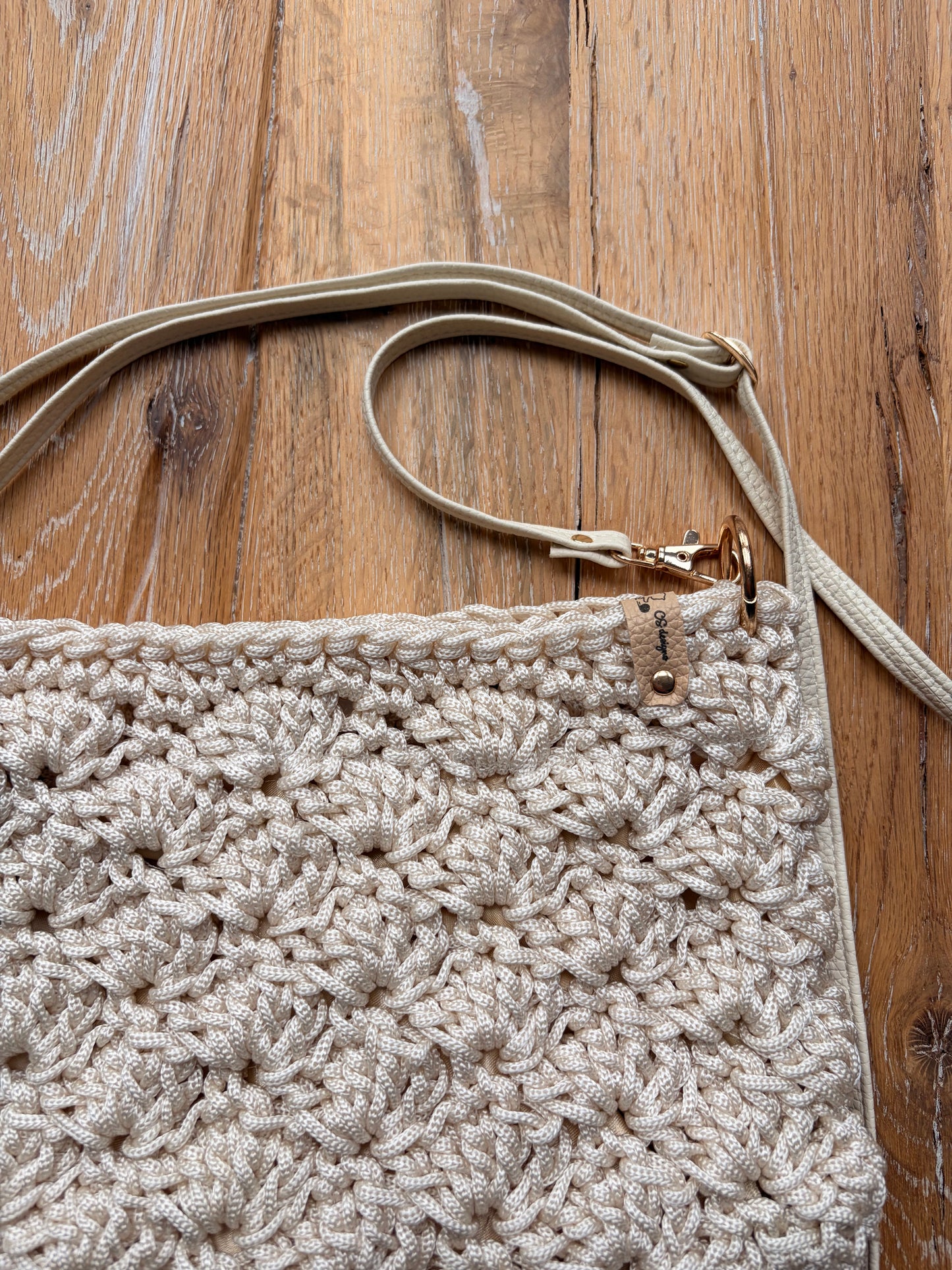 Handtasche (Shell Bag – Handcrafted Elegance)