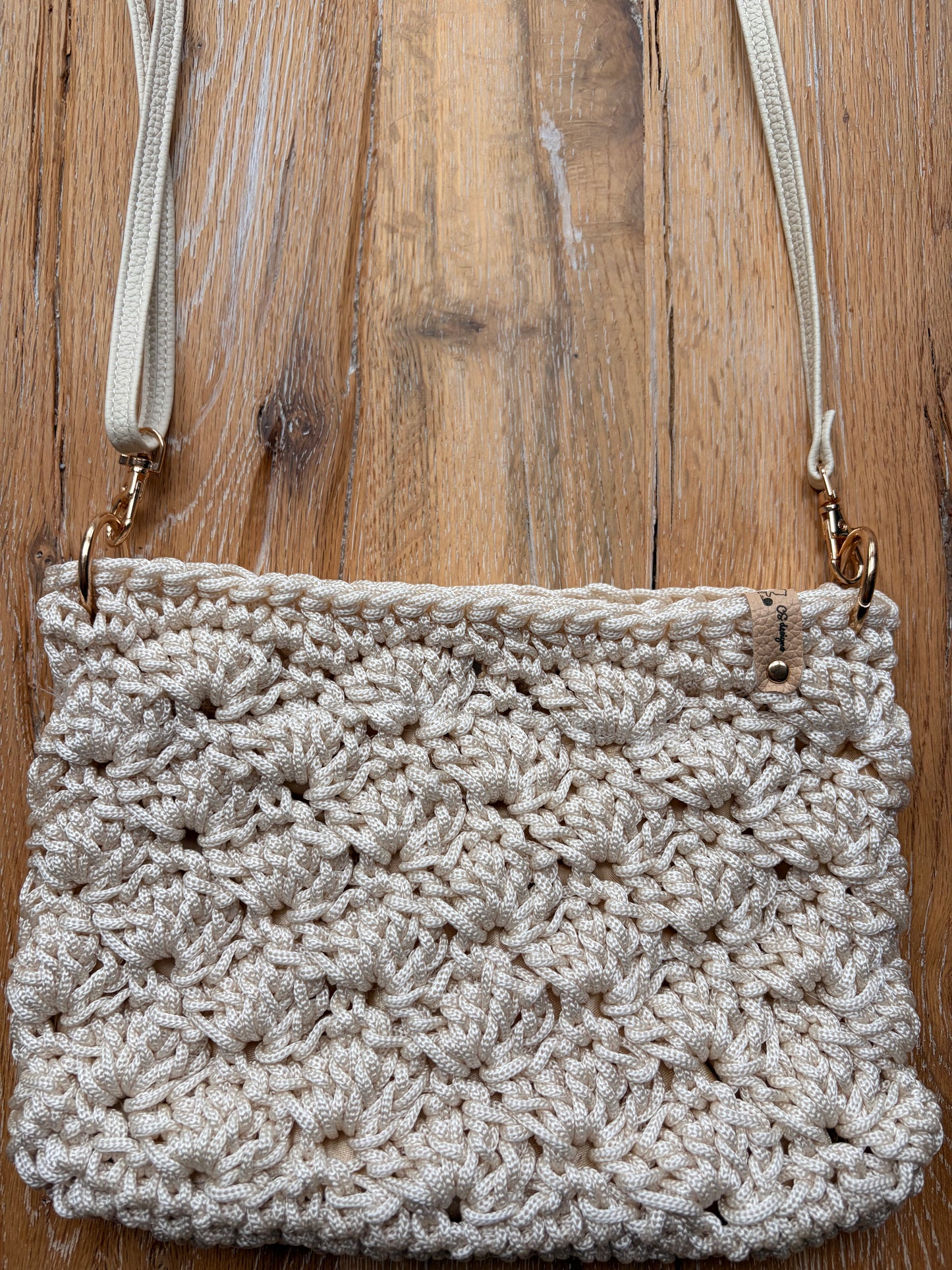 Handtasche (Shell Bag – Handcrafted Elegance)