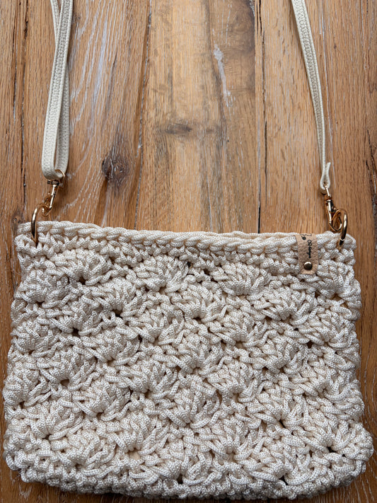 Handtasche (Shell Bag – Handcrafted Elegance)