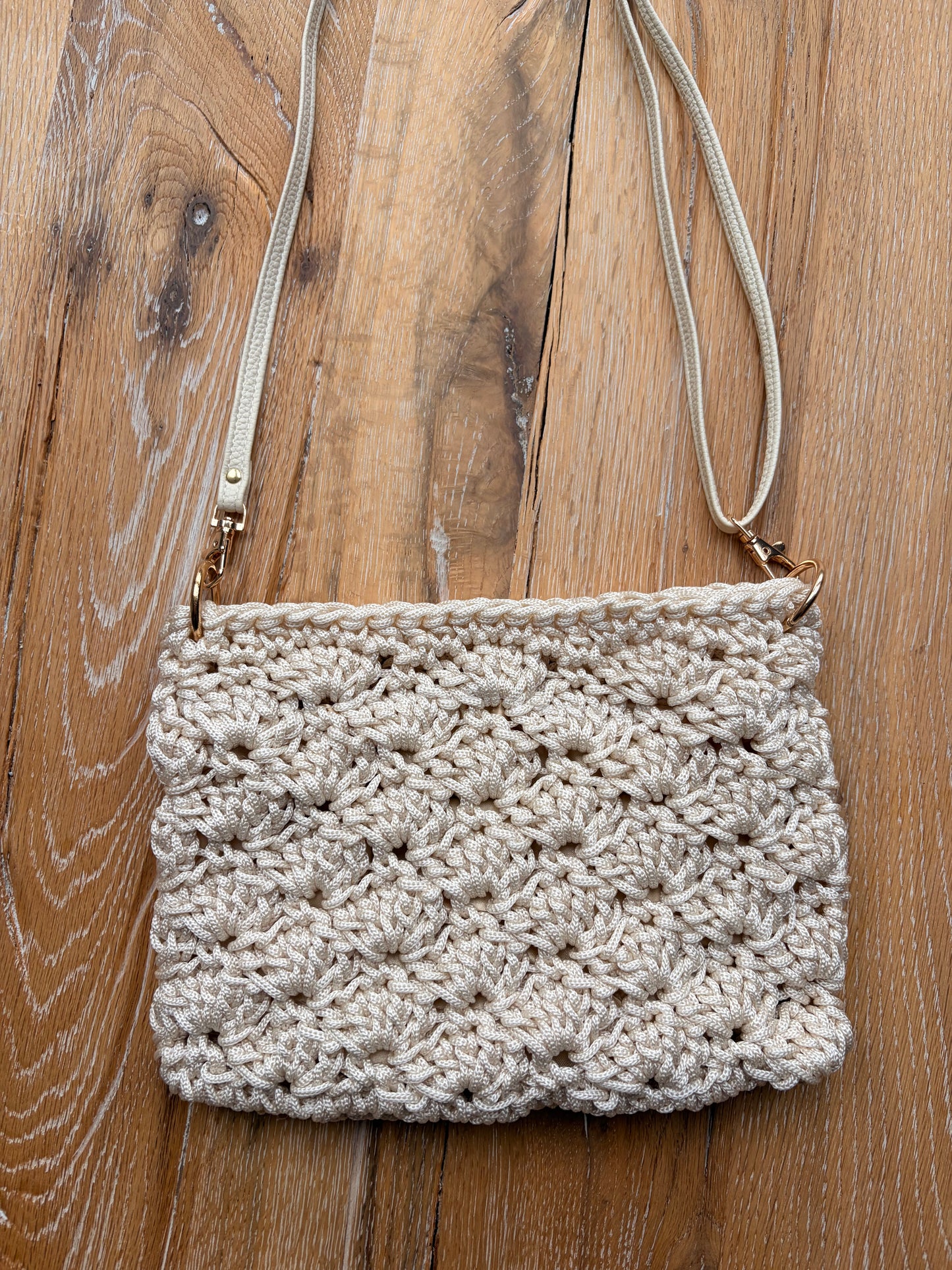 Handtasche (Shell Bag – Handcrafted Elegance)